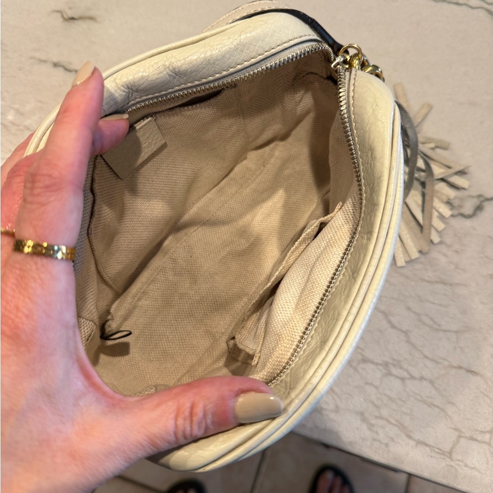 Gucci Soho Disco Crossbody Bag Cream Pebbled Leather Tassel Authentic - Picture 7 of 16